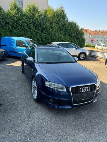 Audi RS4 4.2 quattro Avant -