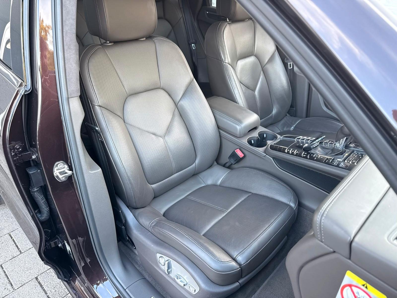 PORSCHE MACAN TURBO