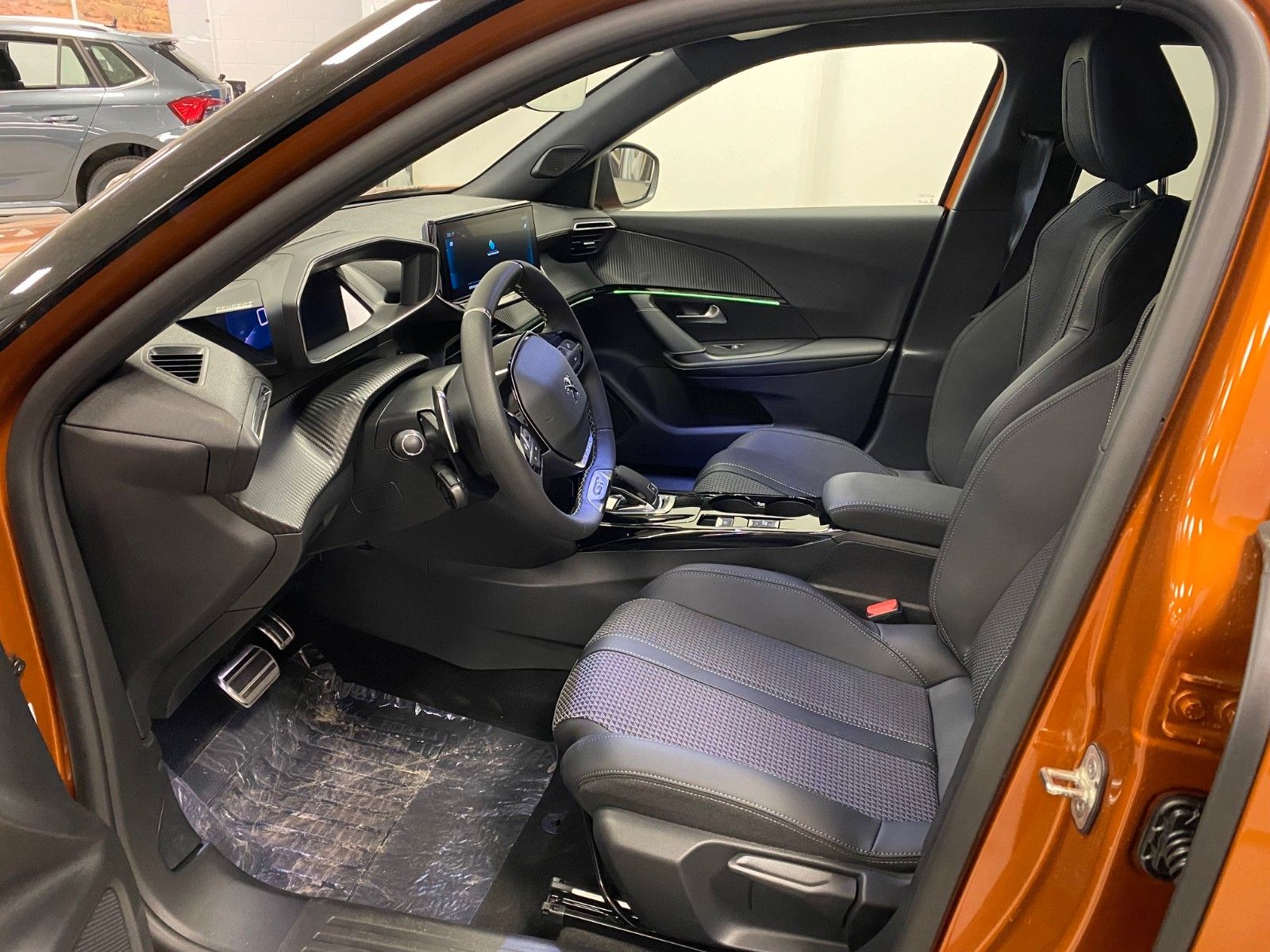 Fahrzeugabbildung Peugeot 2008 PureTech GT+NAVIGATION+LAGER+ALU+AUTOMATIK+