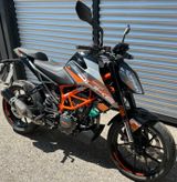 KTM Duke 125 ABS - LED - A1 tauglich - B196  wie Neu - KTM DRESDEN
