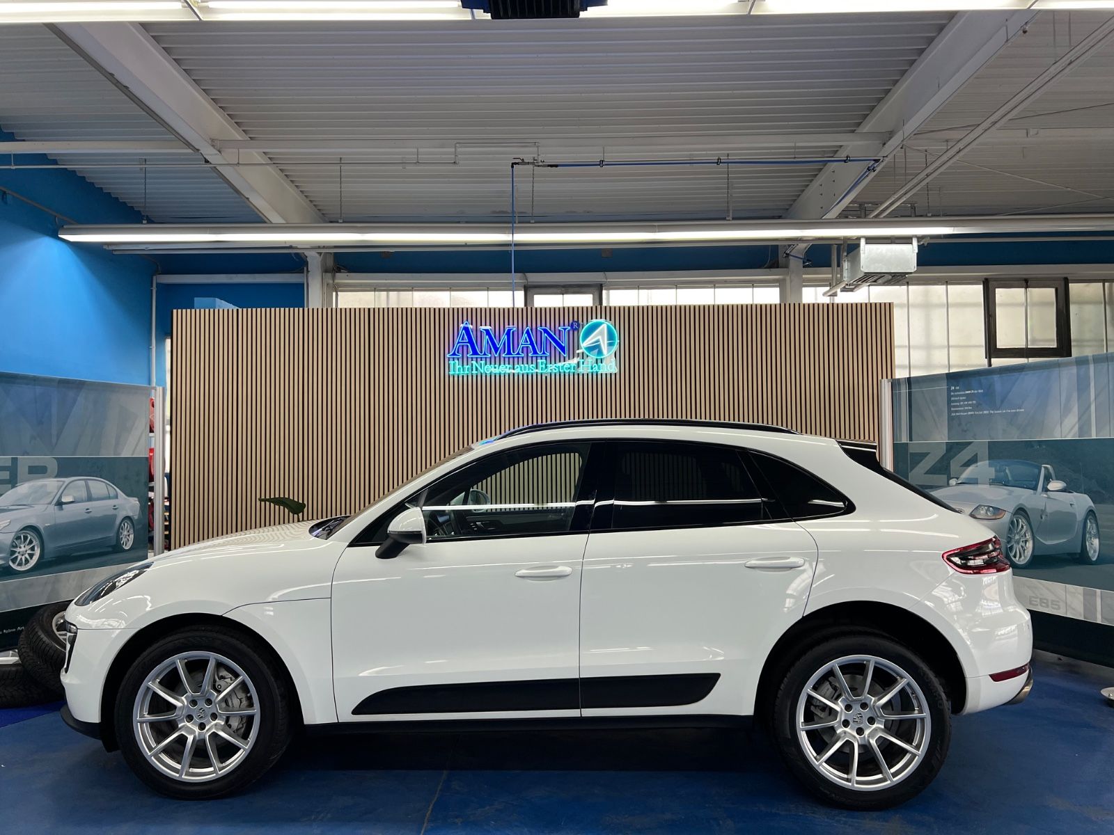 PORSCHE Macan