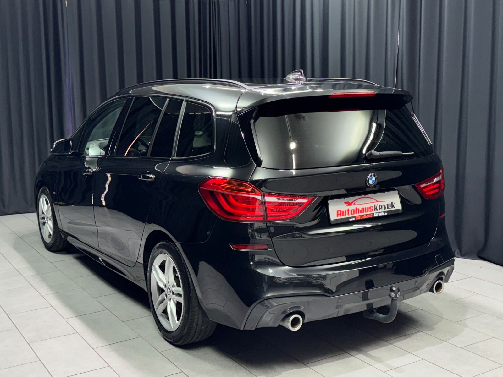 Fahrzeugabbildung BMW 220i Gran Tourer M Sport|AUTOMATIk|7-SITZER|NAVI