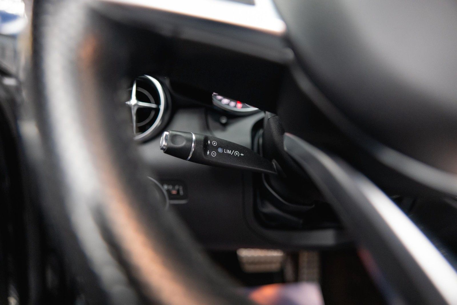 Fahrzeugabbildung Mercedes-Benz SLC 200 Roadster Sport *Sportabgas*Pano*Navi*