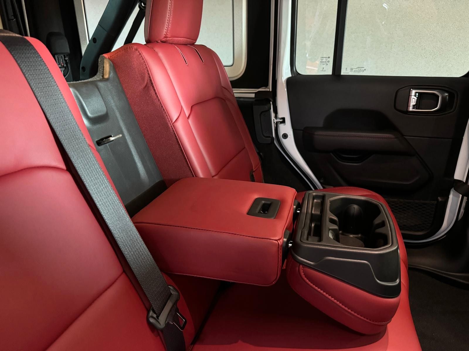 Fahrzeugabbildung Jeep RUBICON 392-V8-3" FAHRWERK-37" REIFEN-POWERSTEPS