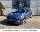 Hyundai i30 1.4 Style* PDC* SHZ* AHK* - Hyundai i30 aus 2013