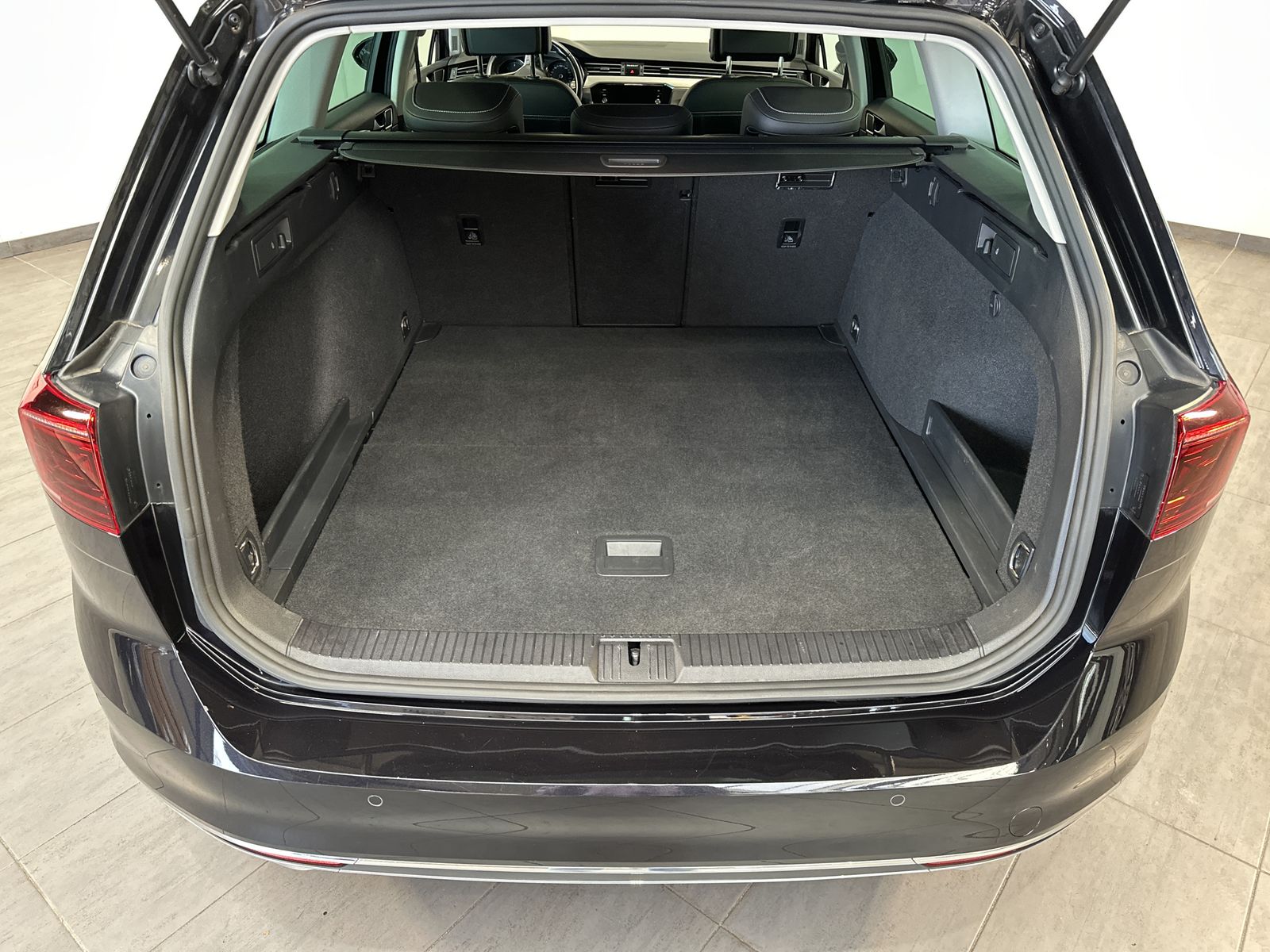 Fahrzeugabbildung Volkswagen Passat Variant 2.0 TDI DSG Elegance NAV+LED+ACC