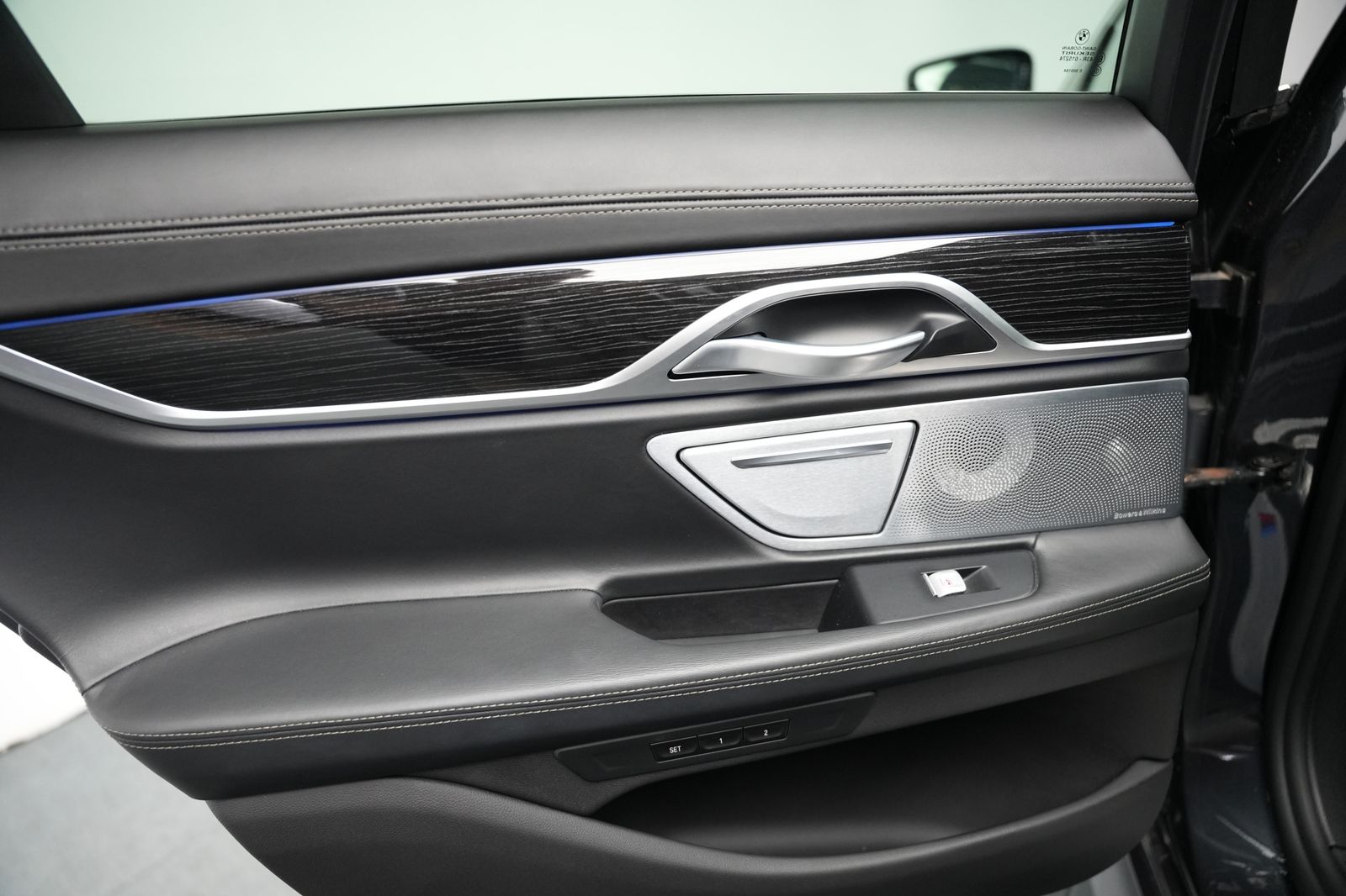 Fahrzeugabbildung BMW 750 750 xDrive*M-Paket*S-Dach*Bowers&Wilkins*HUD