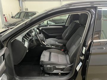 Volkswagen Passat - 8