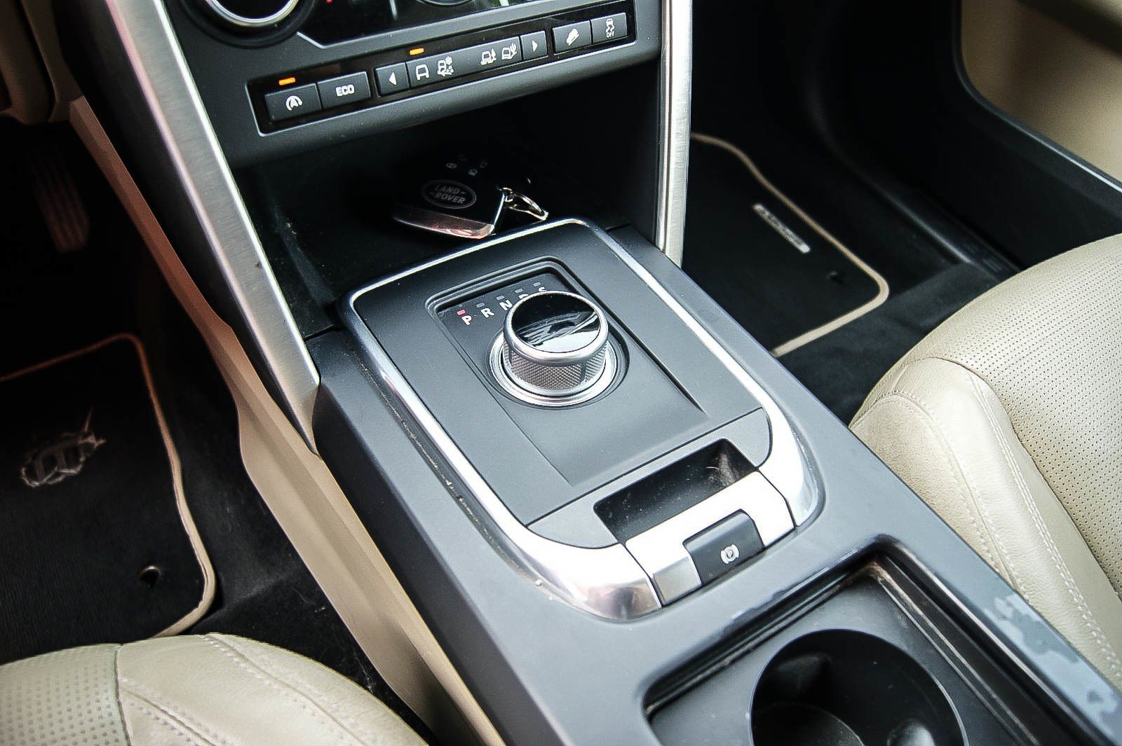 Fahrzeugabbildung Land Rover Discovery Sport 2.0 HSE AUTO LEDER PANORAMA 1.HD