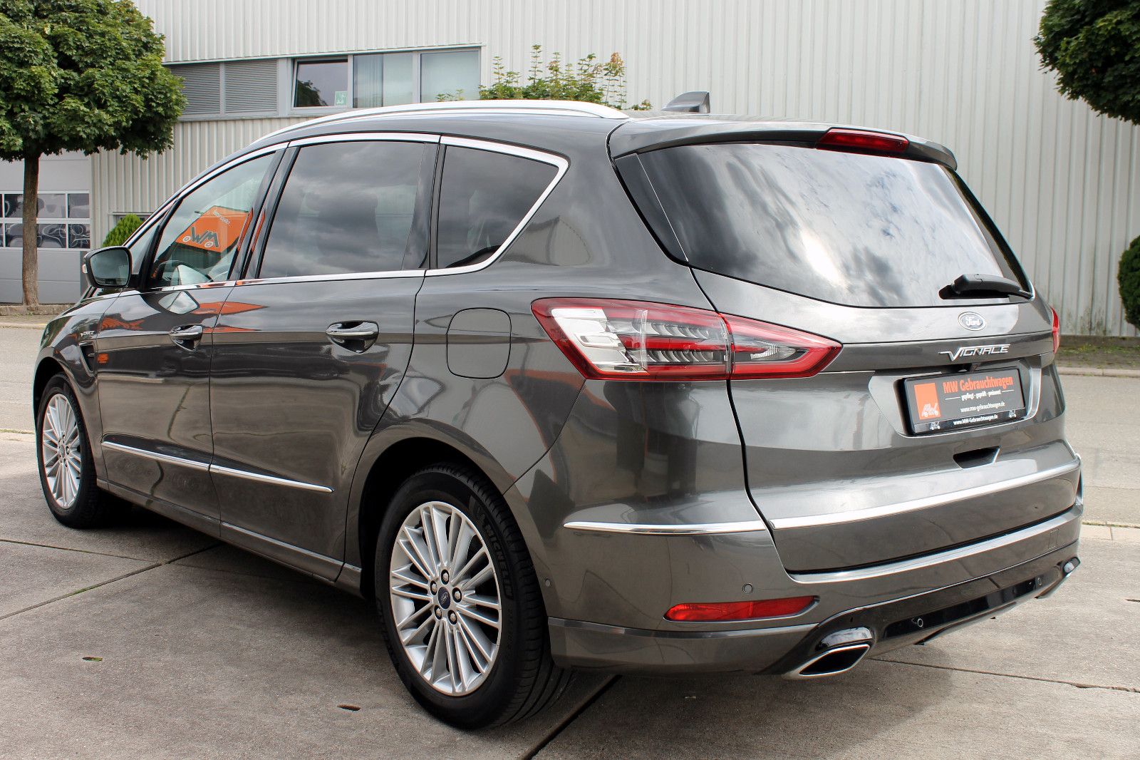 Fahrzeugabbildung Ford S-Max Vignale 2.0 7-Stz. LED 360° ACC AHK SHZ BT