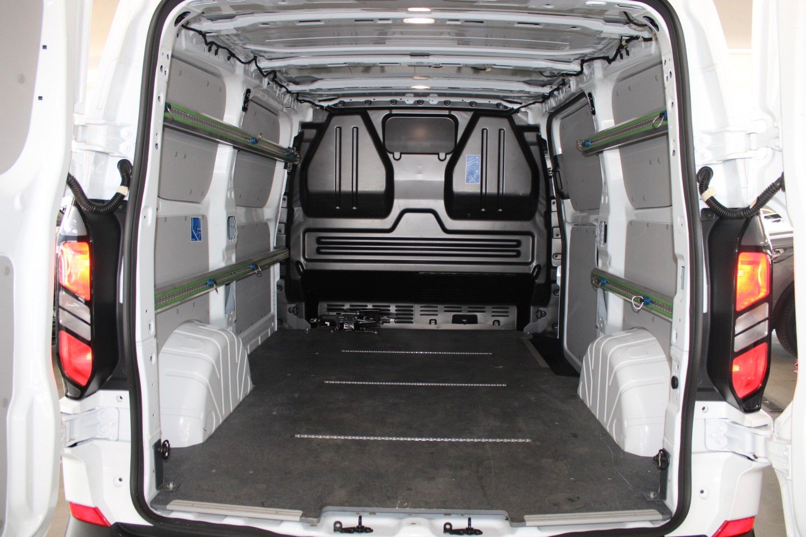 Fahrzeugabbildung Ford Transit Custom L1 TREND LED NAVI CAM ACC SHZ uvm