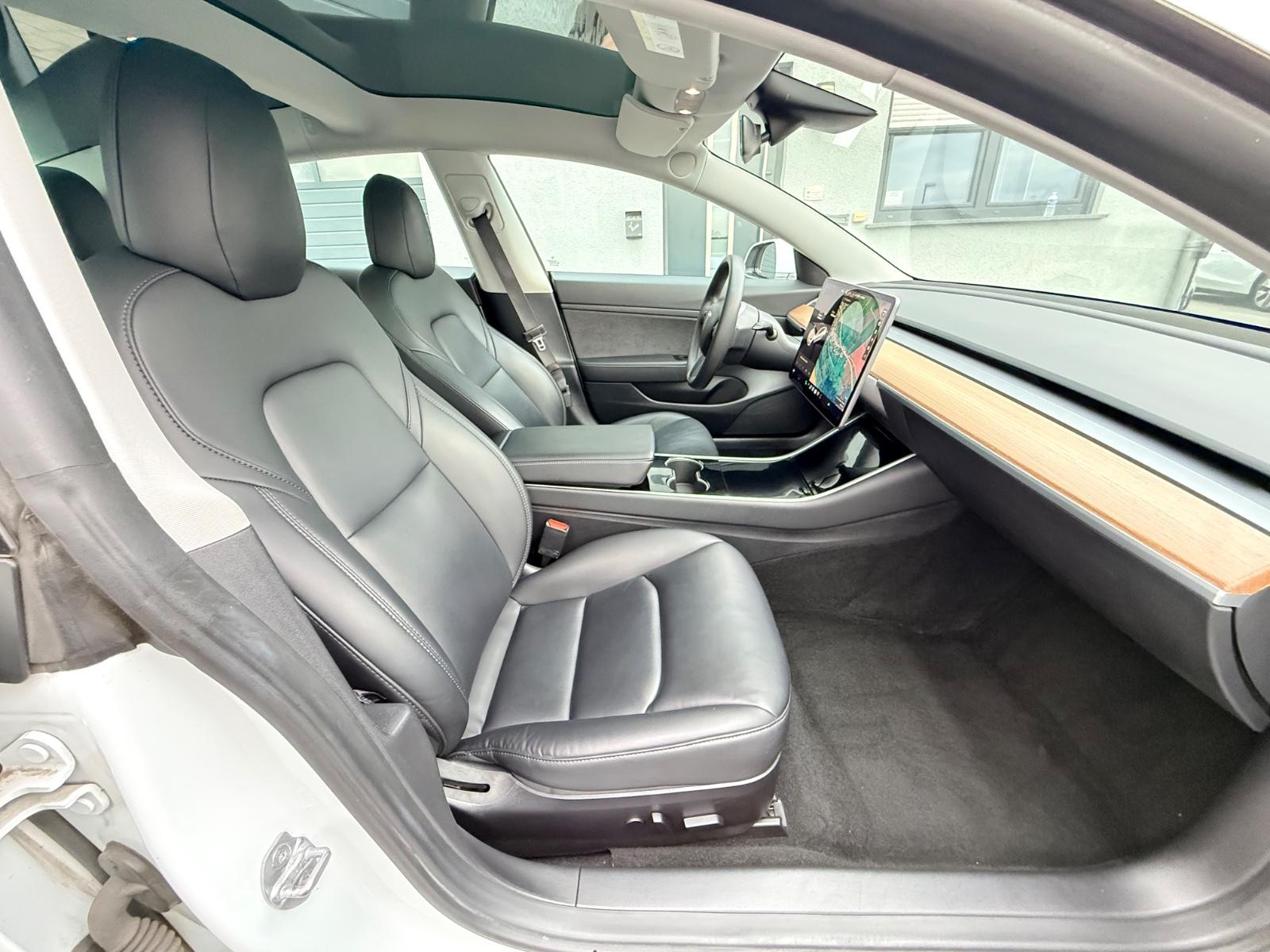 Tesla Model 3 Standard Range Plus | 283 ch | BVA | Toit panoramique | Cuir | Sièges chauffants AV/AR | Attelage amovible