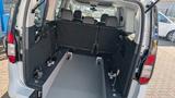 Ford Grand Tourneo ConnectTitanium Behindertengerecht - weiße Ford Grand Tourneo