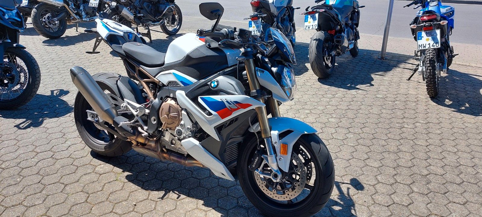 Fahrzeugabbildung BMW S 1000 R  Komfort/ Dynamik/ M-Paket 1. Hand