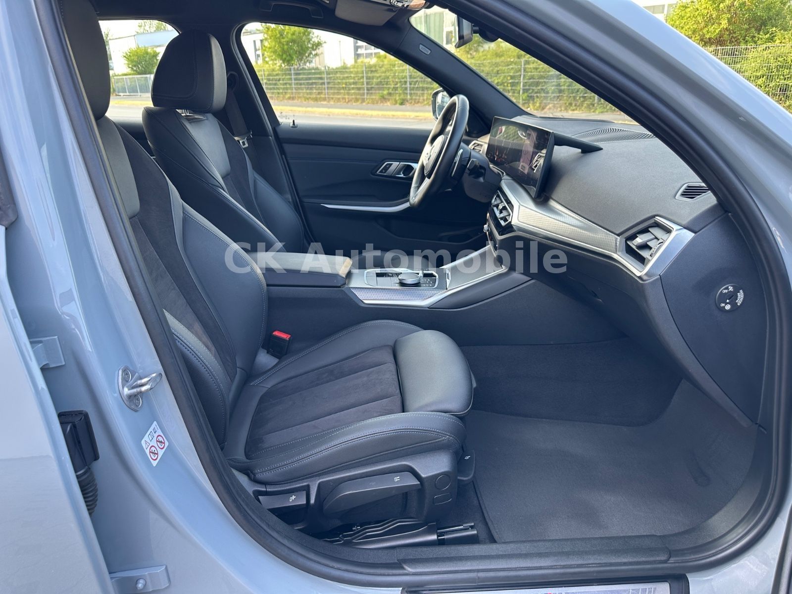 Fahrzeugabbildung BMW 330d xDrive Touring M-Sport/Navi/Head-Up/LED/Kam