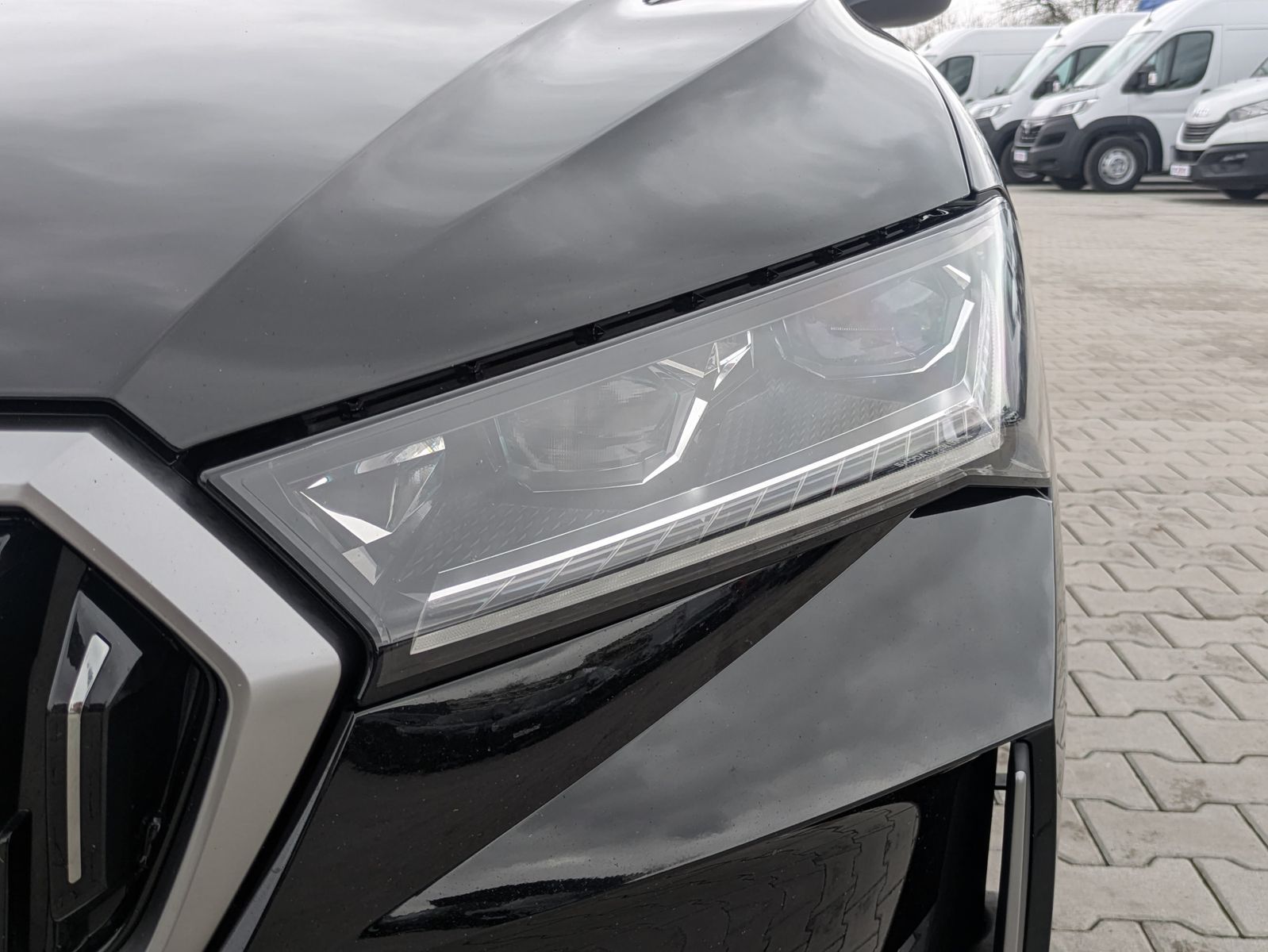 Fahrzeugabbildung SKODA Superb 2.0 TDI 4x4 Selection MATRIX*AHK*PANO*19"
