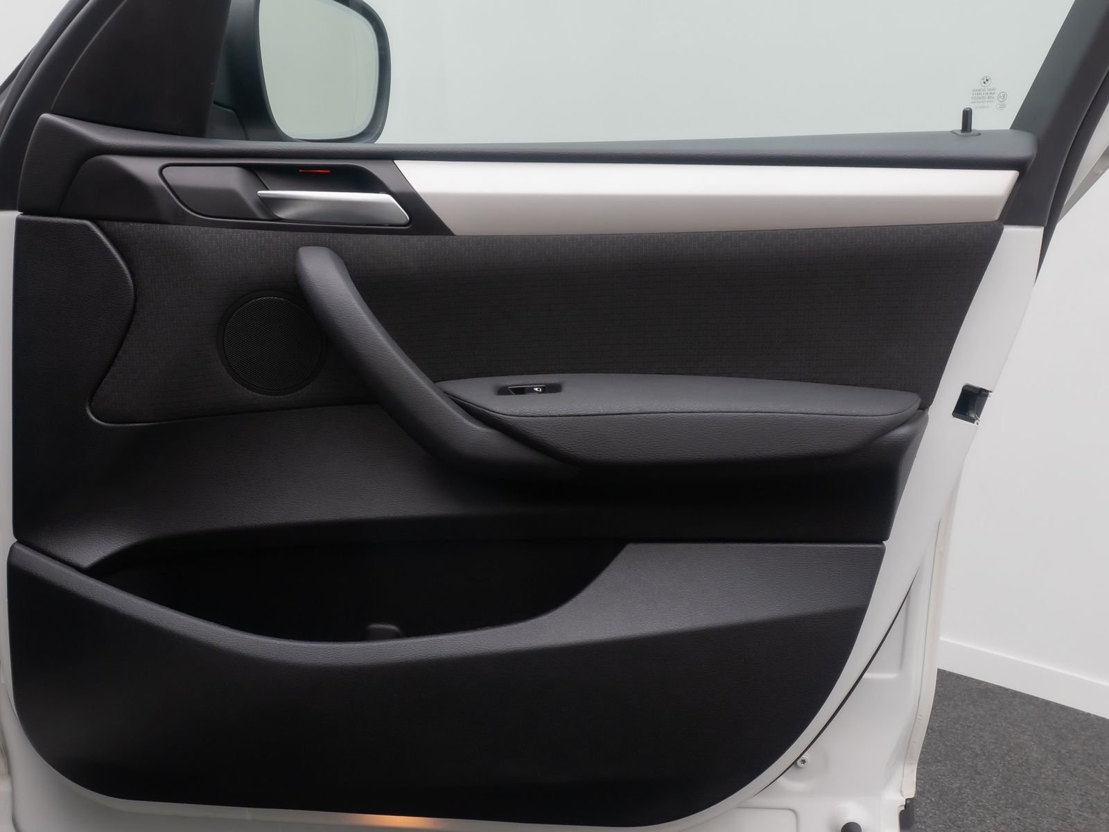 Fahrzeugabbildung BMW X3 sD18d HUD Bi-Xenon FernlichAss NavviBisiness