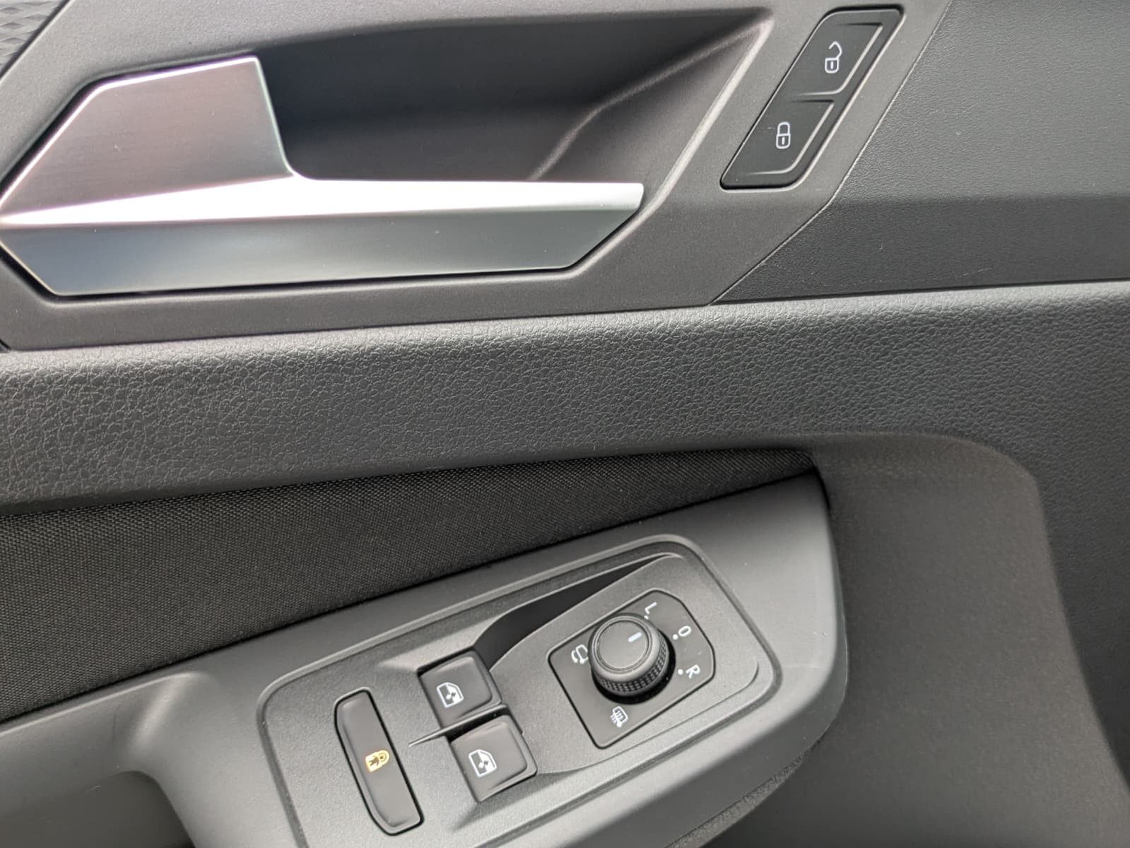 Fahrzeugabbildung Ford Grand Tourneo L2 Active LED*PANO*AHK*ACC*7-Si