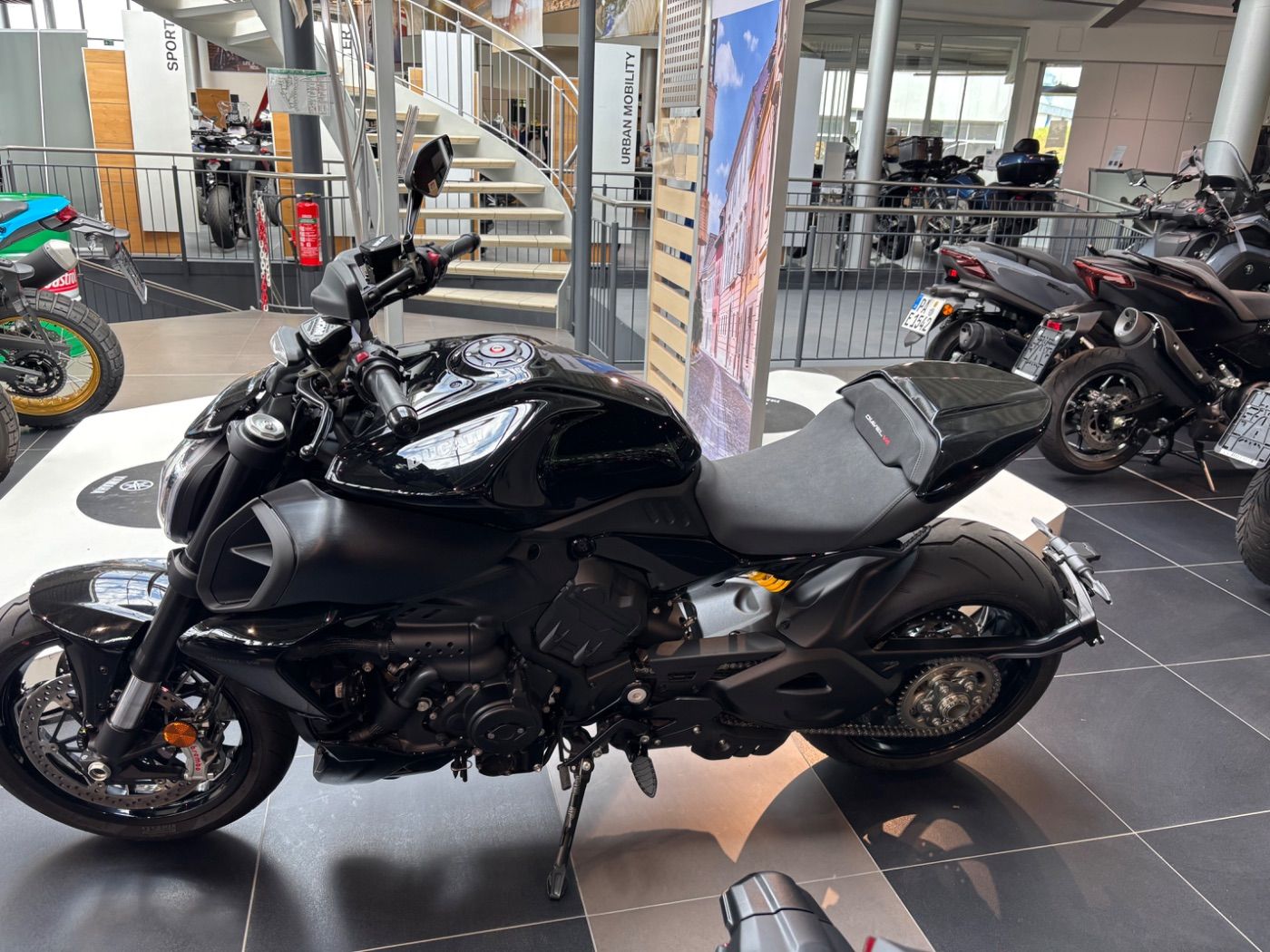 Fahrzeugabbildung Ducati Diavel V 4
