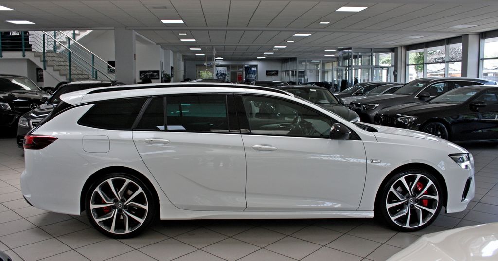 Opel Insignia B Sports Tourer GSi LED 4x4 AHK MASSAGE