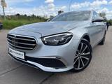 Mercedes-Benz E 220 d T-Modell Exclusive Navi LED ACC AHK 1.H - Mercedes-Benz E 220 aus 2023