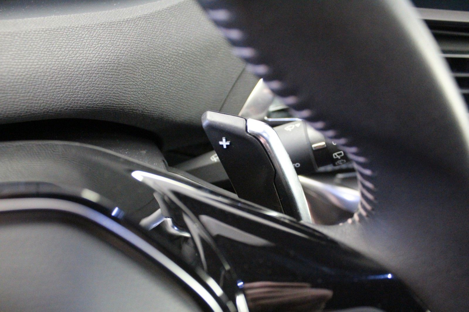 Fahrzeugabbildung Peugeot 3008 Plug-In Hybrid 225 e-EAT8 Allure Pack