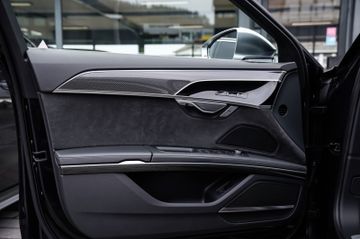 Audi S8 - 11