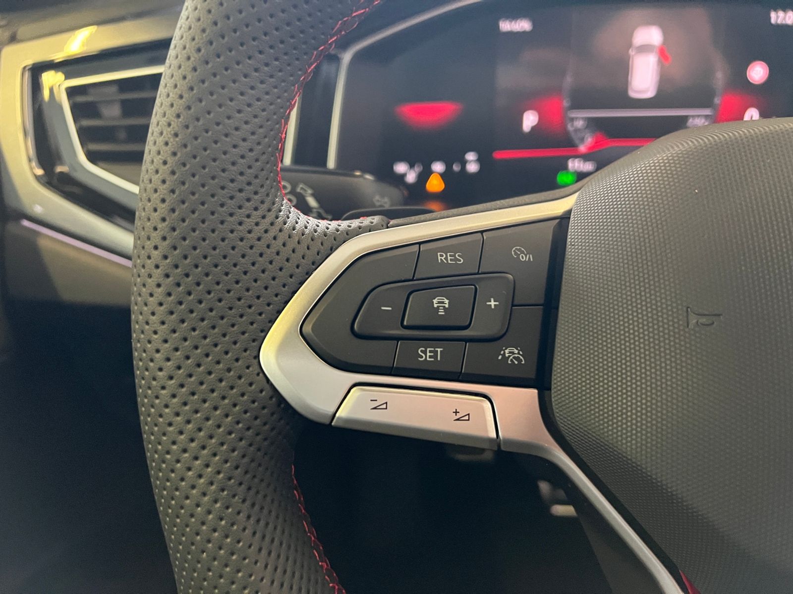 Fahrzeugabbildung Volkswagen Polo GTI 2.0 TSI DSG *IQ.Light, ACC, Ready2Disco