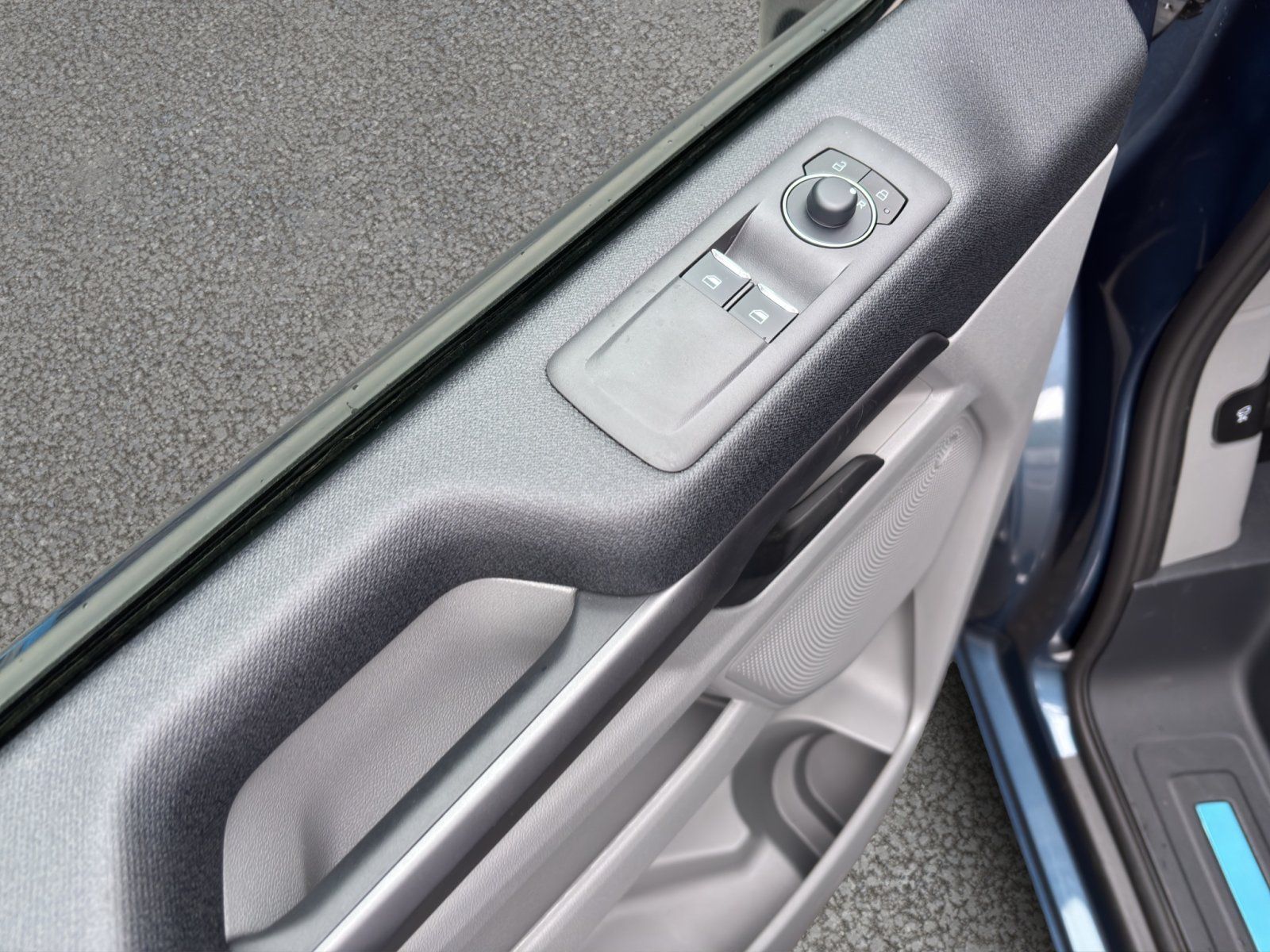 Fahrzeugabbildung Ford Tourneo Custom 2.0 Ecoblue 320 L1 Tourneo Trend