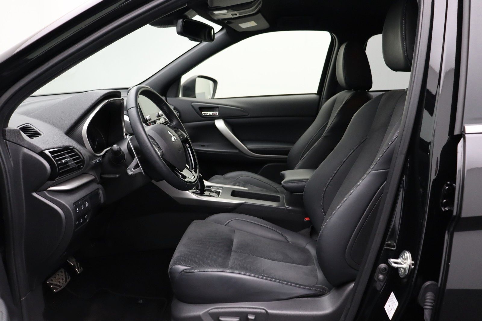 Fahrzeugabbildung Mitsubishi Eclipse Cross 2.4 Plus Select Black Hybrid 4WD