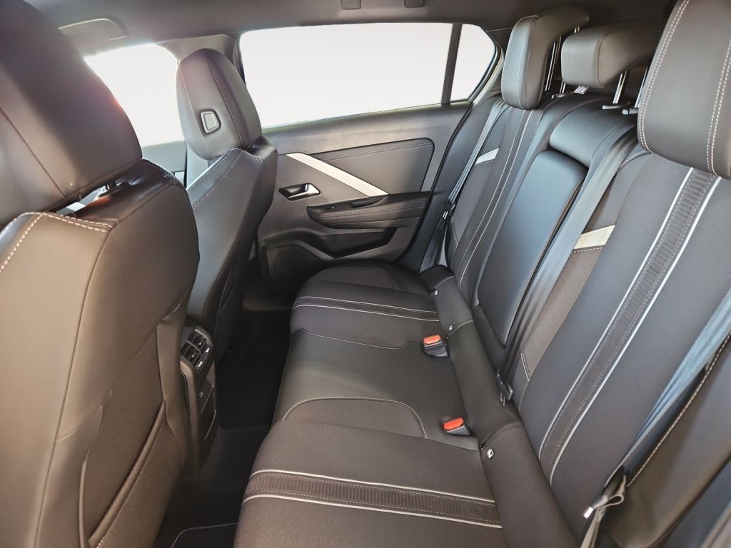 Fahrzeugabbildung Opel Astra 1.2 Turbo GS Navi Sitzheizung Allwetter ..