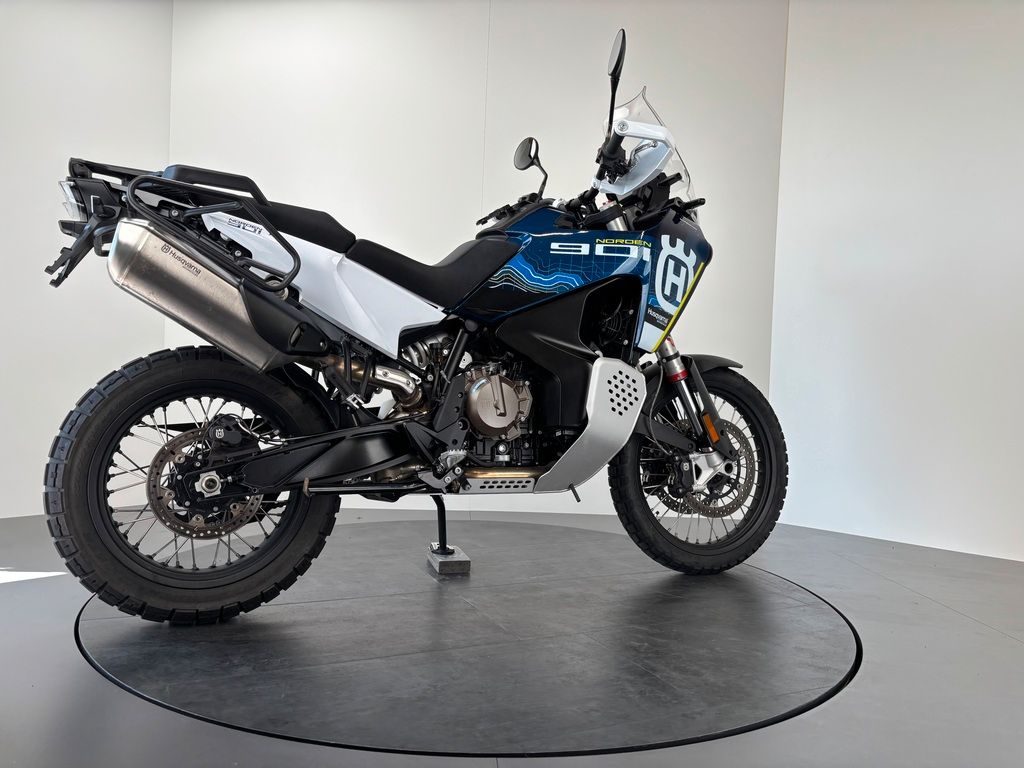 Fahrzeugabbildung Husqvarna NORDEN 901 EXPEDITION *1. HAND *SEHR GEPFLEGT