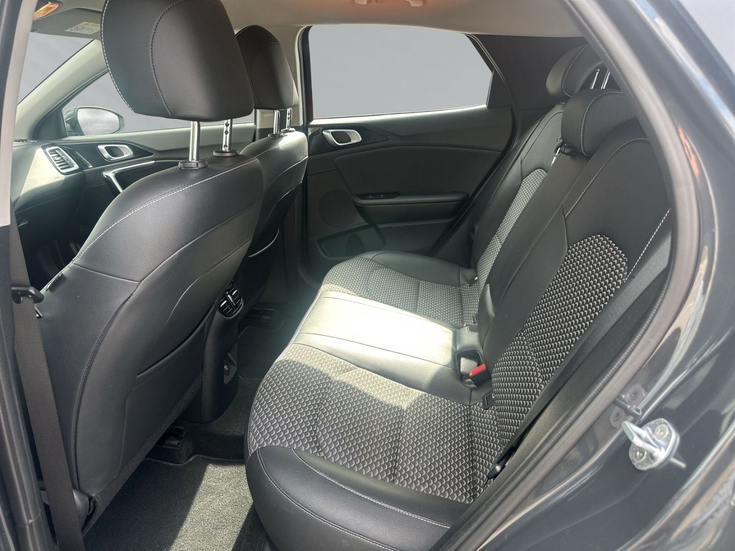 Fahrzeugabbildung Kia XCeed Spirit 1.6 CRDI Mild Hybrid 48V +Navi+Digi