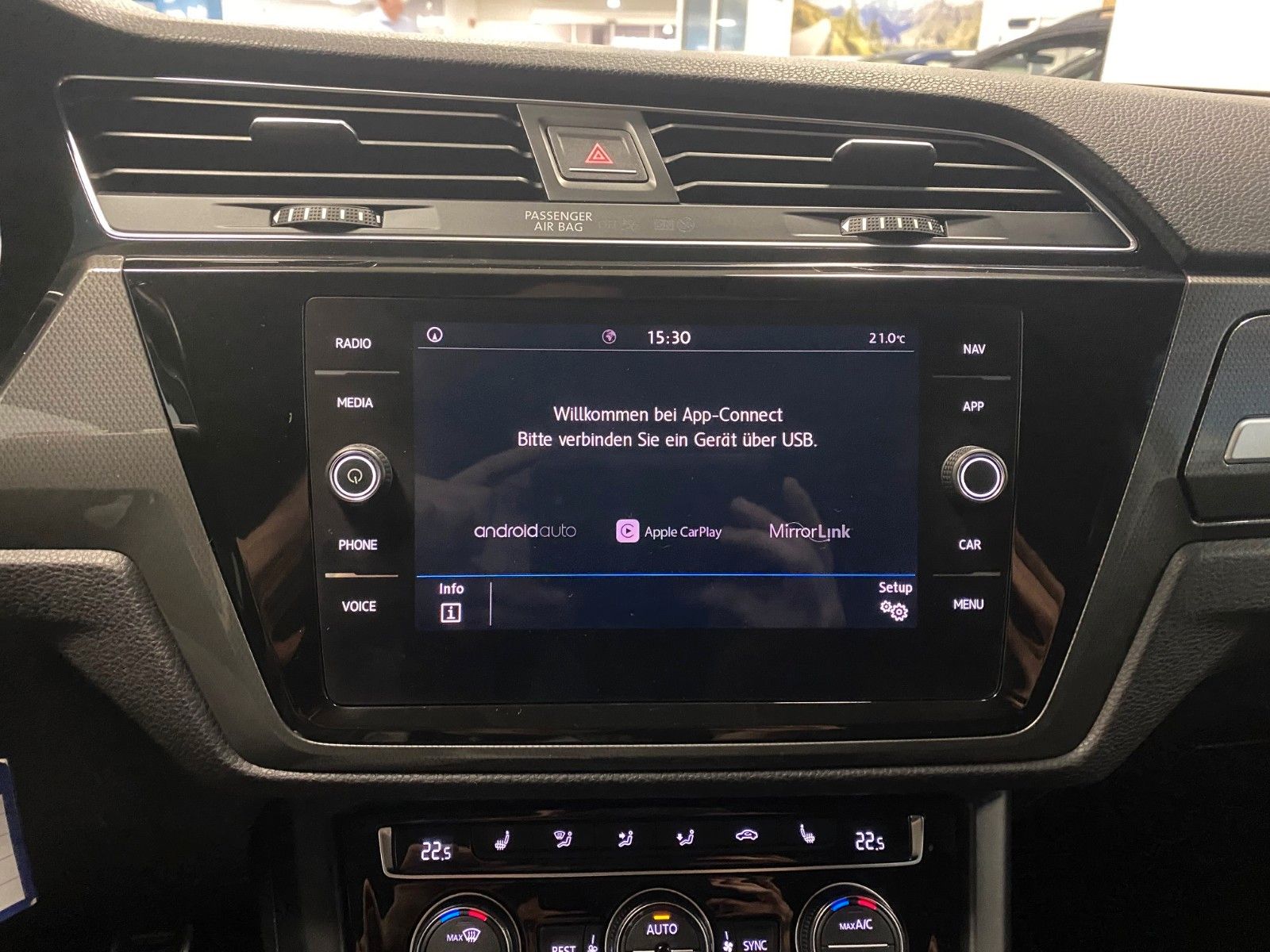 Fahrzeugabbildung Volkswagen Touran 1.5 TSI JOIN+NAVI+AHK schwenk+KAMERA+ACC+