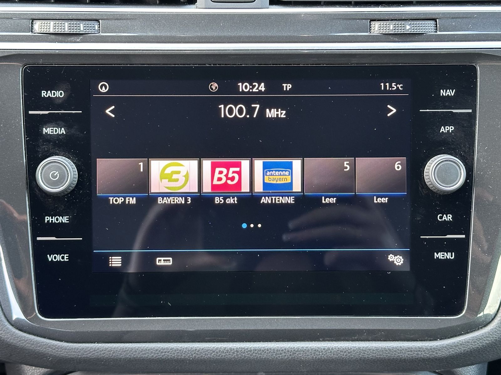 Fahrzeugabbildung Volkswagen Tiguan 2.0 TDI DSG HL NAV+LED+ACC+CARPLAY+SHZ+PP