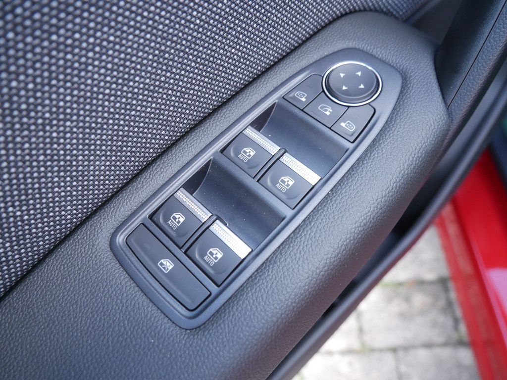 Fahrzeugabbildung Renault Captur Techno TCe 160 SHZ KAMERA NAVI ACC LED