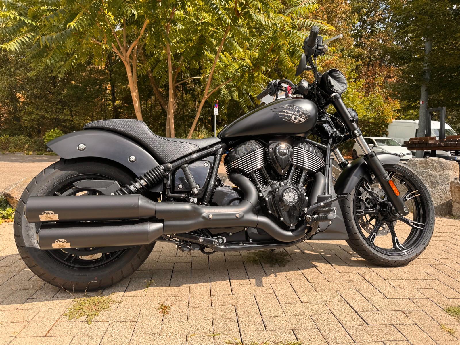 Indian Chief Dark Horse mit J&H Auspuff, WK Custom-Zub.