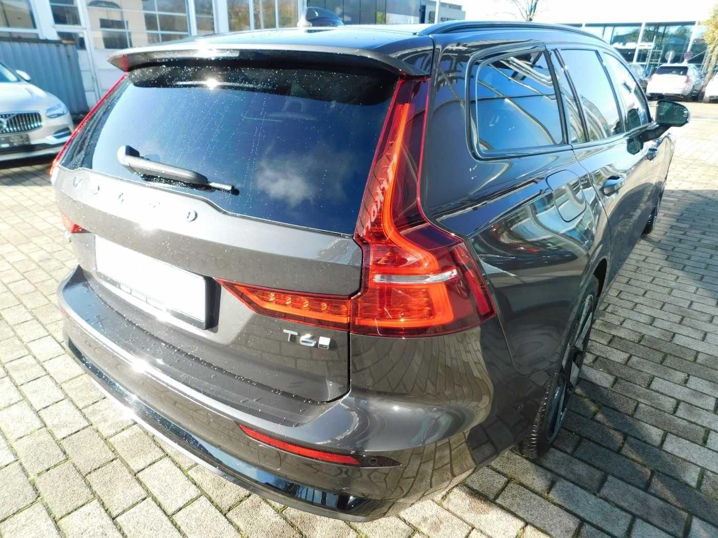 Fahrzeugabbildung Volvo V60 T6 Recharge AWD Ultra Dark