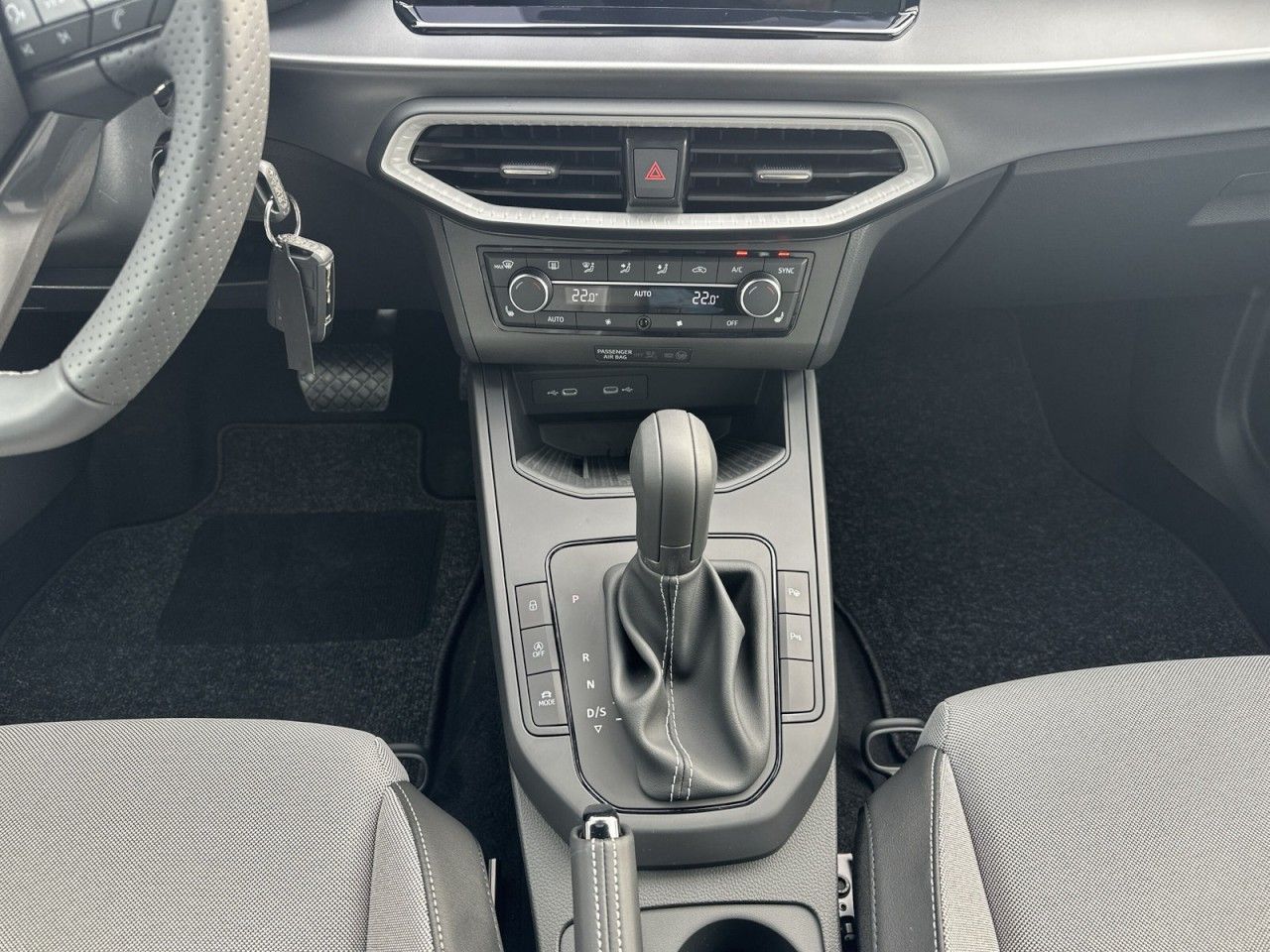 Fahrzeugabbildung SEAT Arona 1.5 TSI 110 kW FR - mit KI generiert/bearbeitet