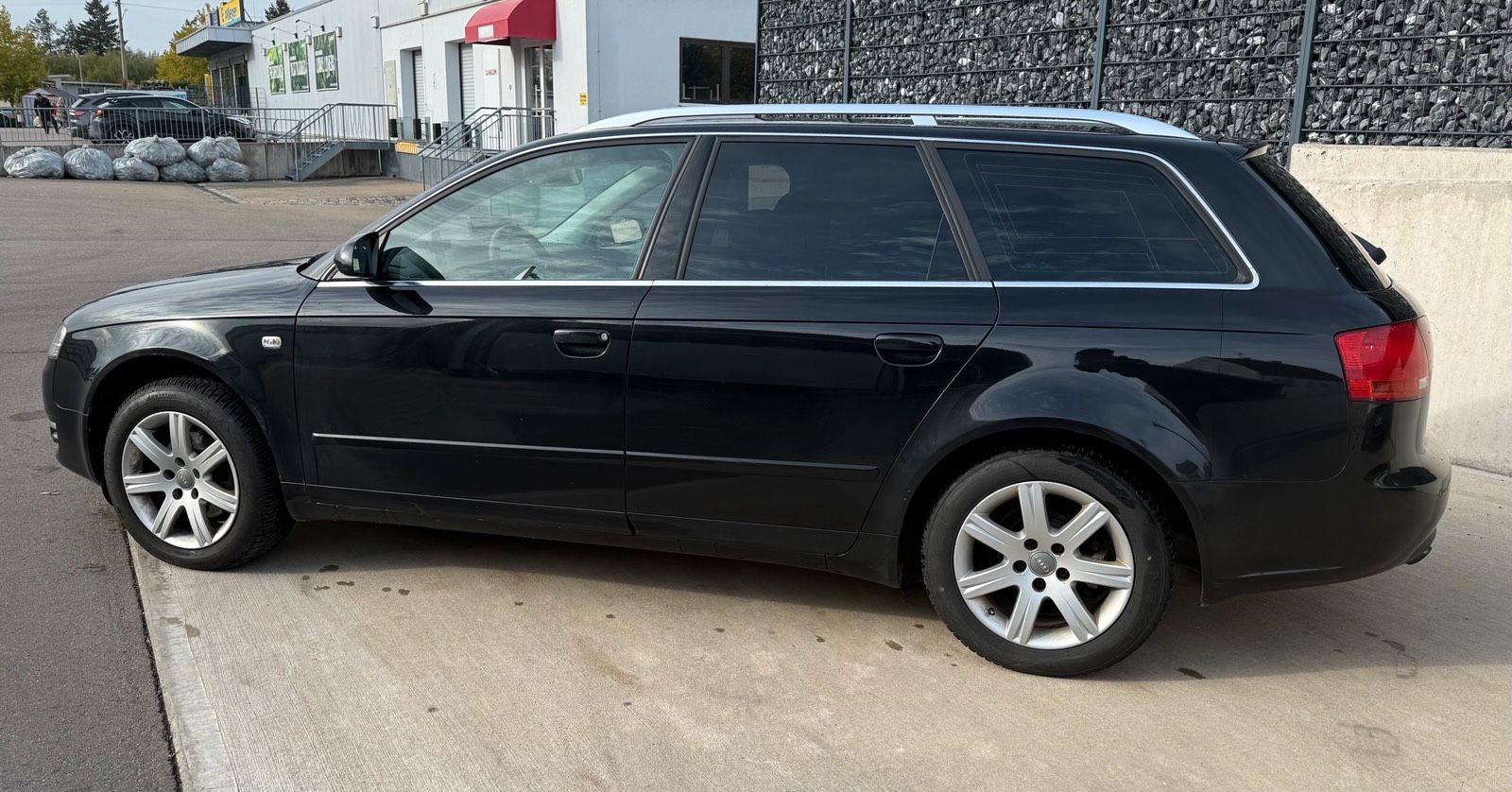 Audi A4 2005 — салон