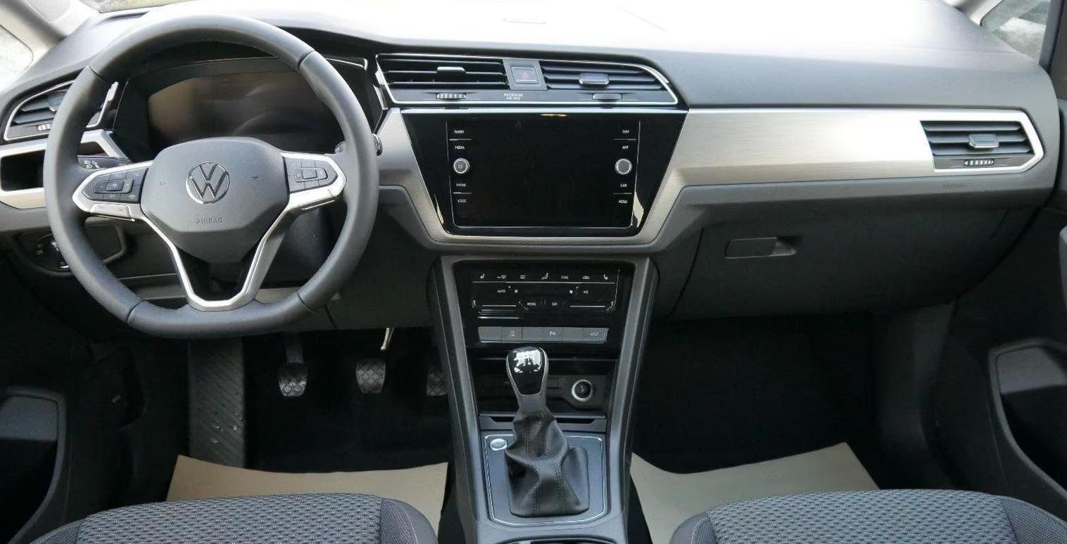 Volkswagen Touran 1.5TSI Comfort Navi 3-Zo.Clima SOFORT