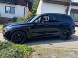 BMW X5 M50d LED SKY PANO AHK M PAKET HARMANN 22 Zoll - BMW X5 M50: Automatik