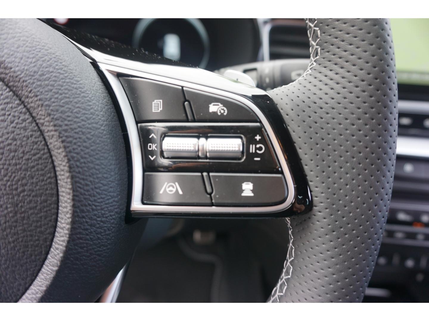 Kia Ceed_sw 1.5T 140 GT Line DCT7 AHK Navi Techn. AC