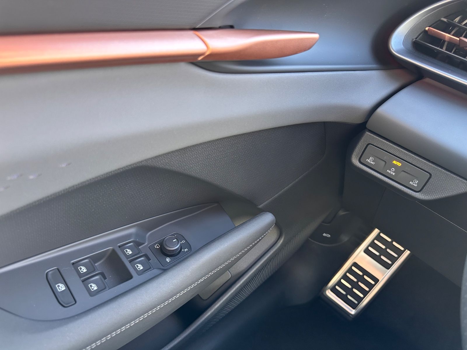 Fahrzeugabbildung CUPRA Terramar 1.5 eTSI AHK/ACC/SHZG/LED/PDC/RFK