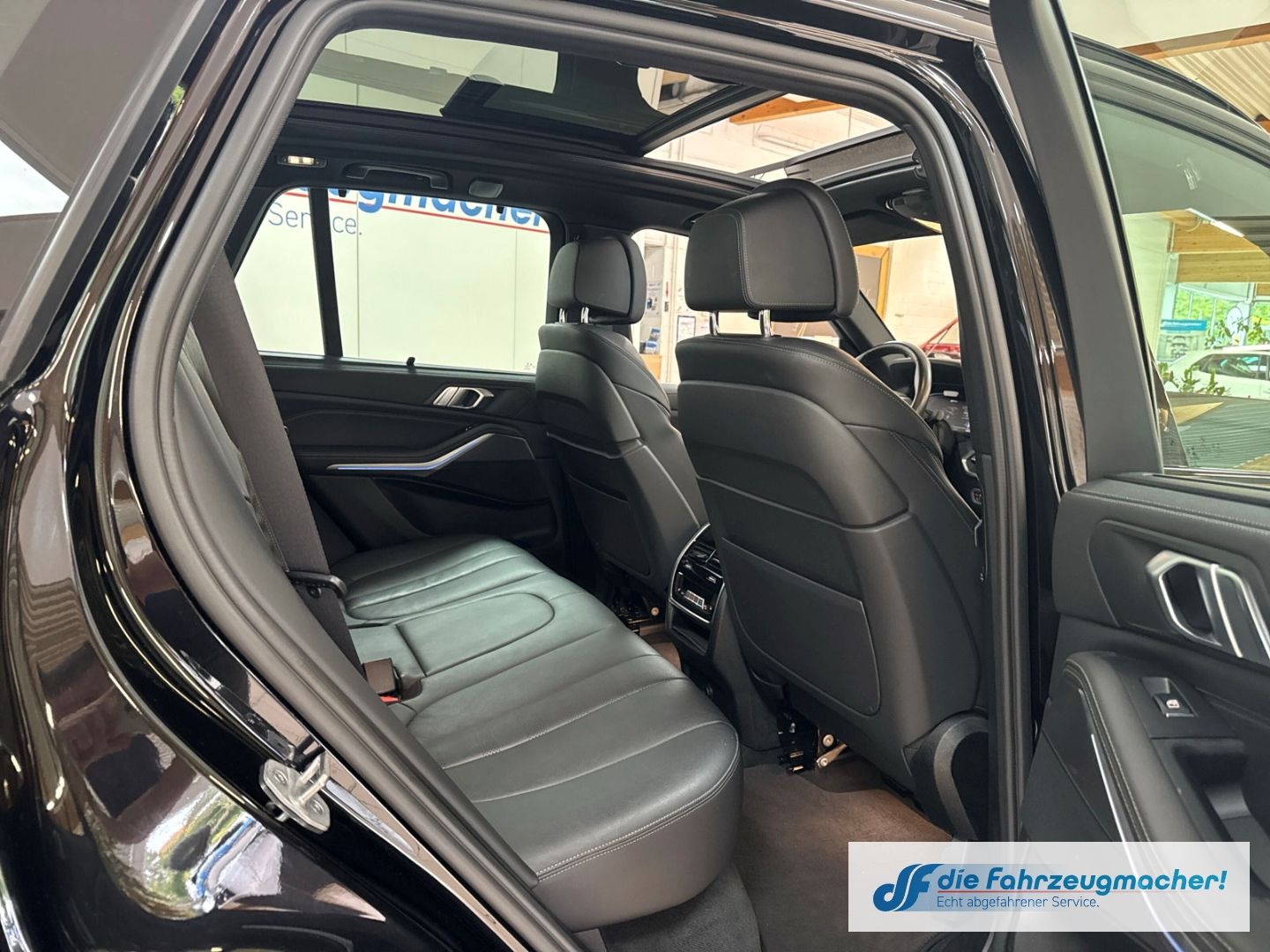 Fahrzeugabbildung BMW X5 xDrive 45 e xLine Park-Assistent Luftfederung