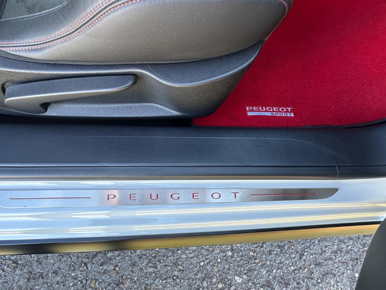 Peugeot 208 GTi 30th Anniversary | N° 310 |