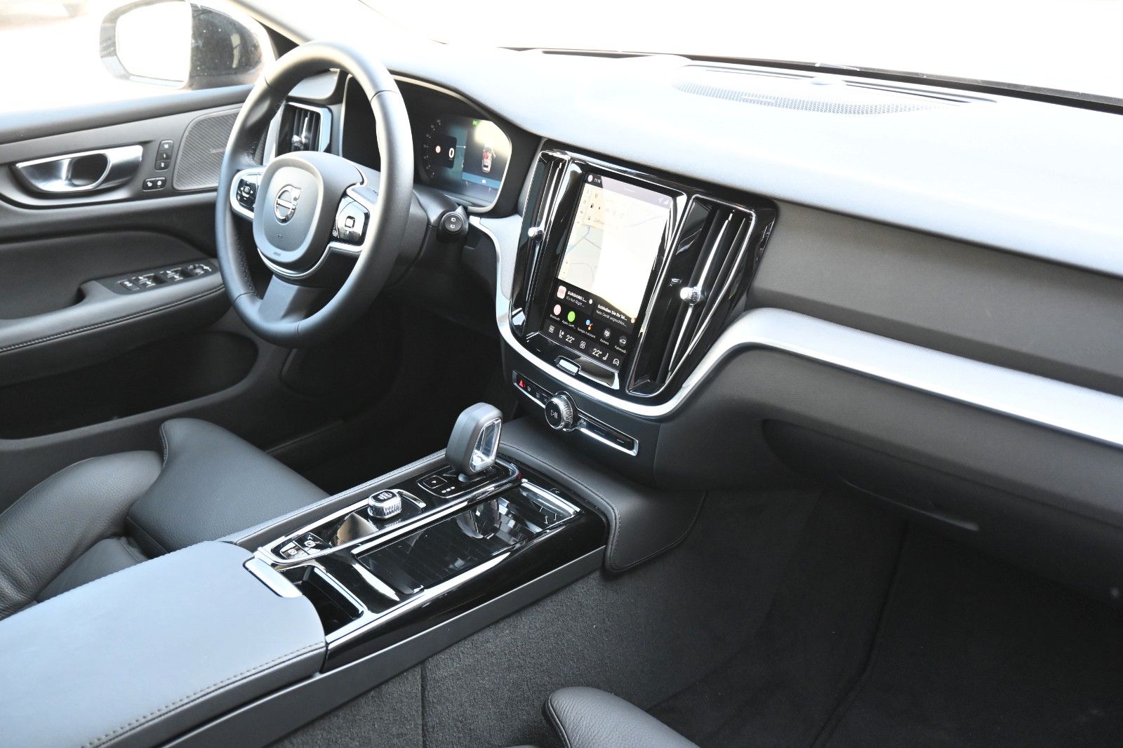 Fahrzeugabbildung Volvo V60 T6 AWD RC Plus Dark*PANO*360°*ACC*HuD*AHK
