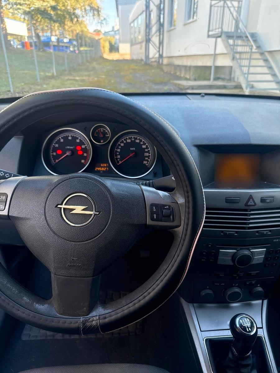 Opel Astra 2005 — photo 7