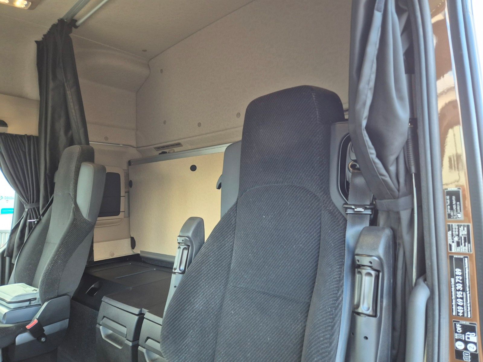 Fahrzeugabbildung Mercedes-Benz Actros 1848 LS Öl-Retarder Standklima BigSpace