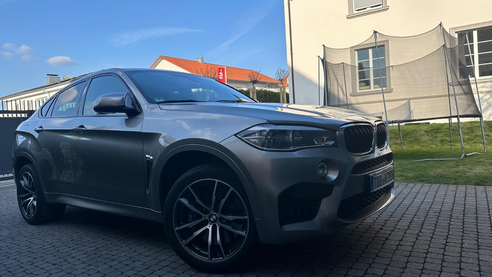 BMW  X6 M | Donington Grau | HUD | Harman I Historie